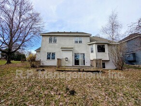 9200 Parkside Dr in Woodbury, MN - Building Photo - Building Photo