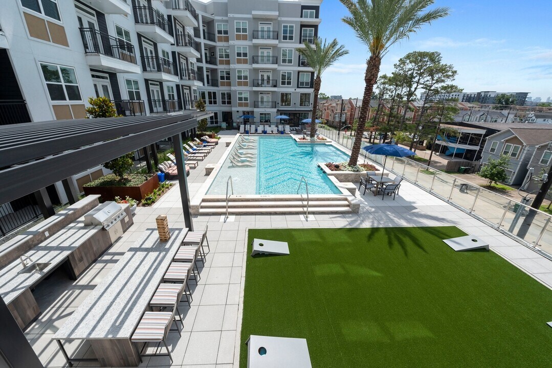 Rye Heights in Houston, TX - Building Photo