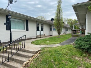 413 W Main St, Unit 01 in Carbondale, IL - Building Photo - Building Photo
