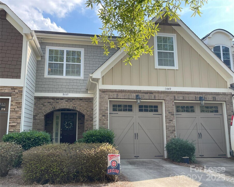 8449 Loxton Cir in Charlotte, NC - Building Photo