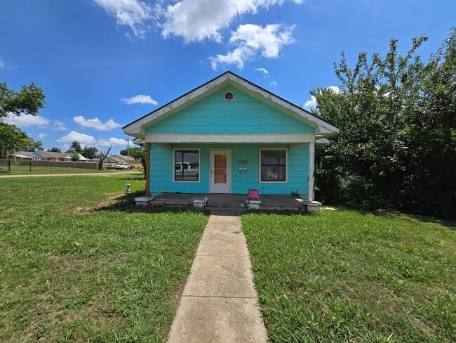 property at 1629 N Louisa Ave