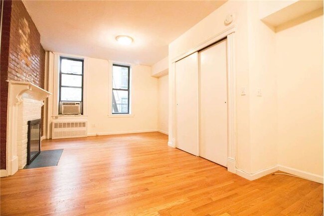 119 Bank St-Unit -#G1 in New York, NY - Building Photo - Building Photo