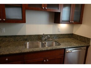 114 Glashaus Loop in Emeryville, CA - Building Photo - Building Photo
