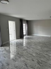 5406 Bayberry Ln in Tamarac, FL - Foto de edificio - Building Photo