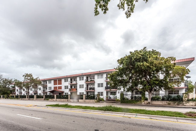 Alhambra Apartments in Miami, FL - Building Photo - Primary Photo