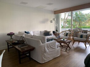 199 Ocean Lane Dr, Unit 106 in Key Biscayne, FL - Foto de edificio - Building Photo
