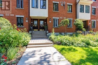 233 Mart Cir in Ottawa, ON - Building Photo - Building Photo