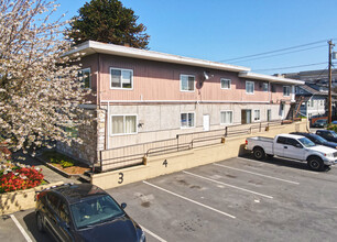 View Terrace Apartments in Everett, WA - Building Photo - Building Photo