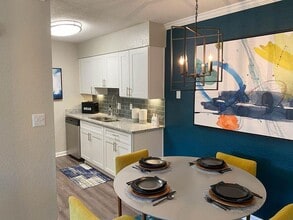 Latitude at Riverchase in Hoover, AL - Foto de edificio - Building Photo