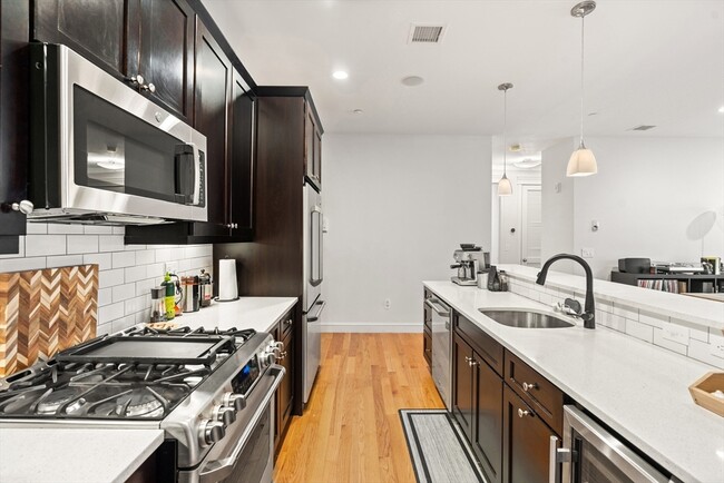 350 W 2nd St in Boston, MA - Building Photo - Building Photo