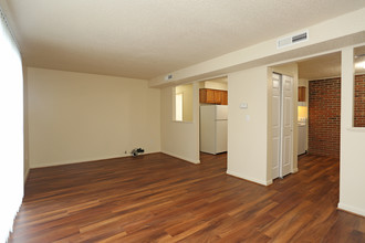 Liberty Square Apartments in Amherst, NY - Foto de edificio - Interior Photo