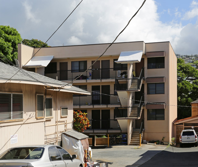 3214 Waialae Ave in Honolulu, HI - Building Photo - Building Photo