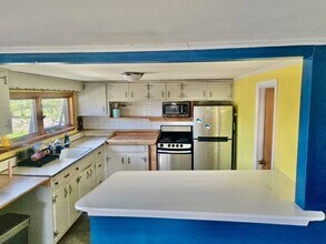 280 S Bayview Ave in Amityville, NY - Building Photo - Building Photo