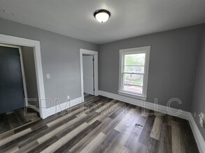 914 W 2nd St in Waterloo, IA - Building Photo - Building Photo