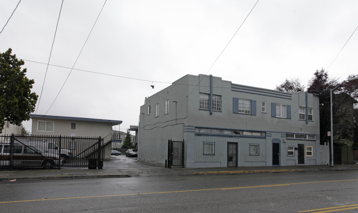 5549 Foothill Blvd in Oakland, CA - Building Photo