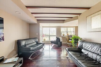 2617 Douglass Pl SE, Unit 303 in Washington, DC - Foto de edificio - Building Photo