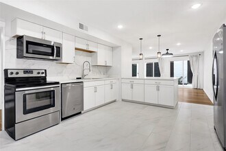 7 Briar Dale Ct in Houston, TX - Foto de edificio - Building Photo