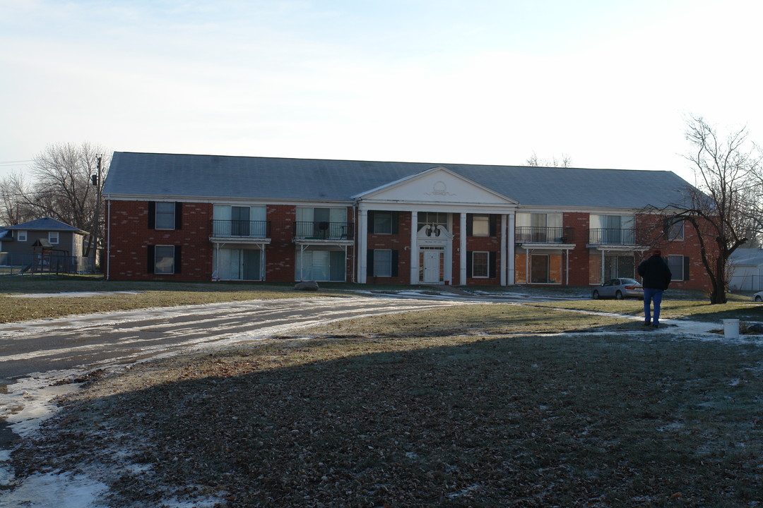 1917 W 1st St in Ankeny, IA - Foto de edificio