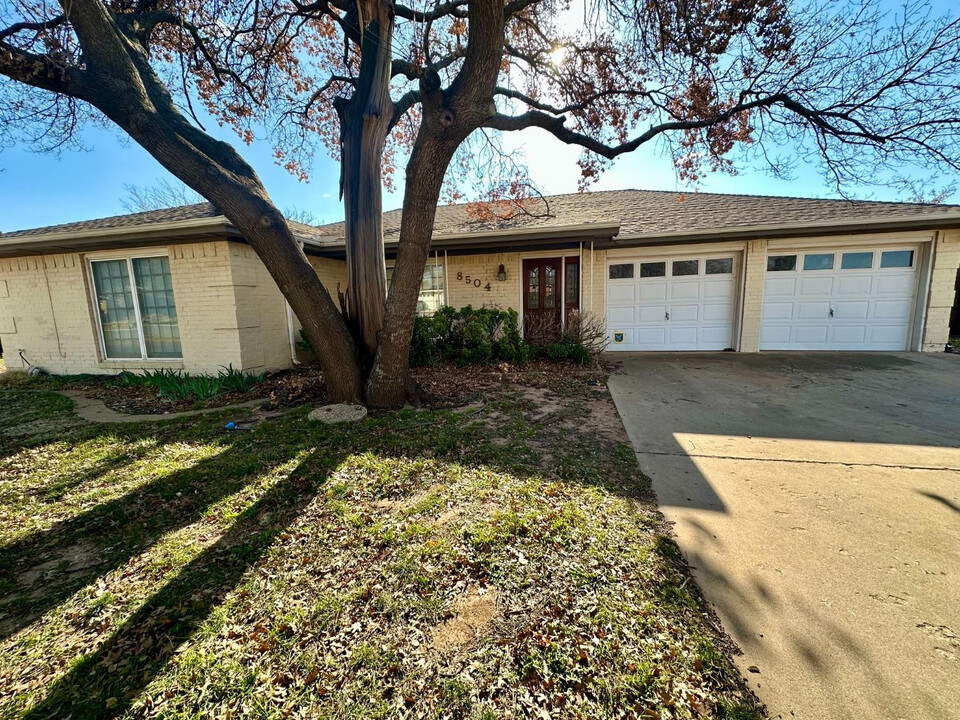 8504 Louisville Dr in Lubbock, TX - Building Photo