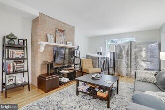 27 S Abingdon St in Arlington, VA - Building Photo - Building Photo