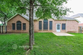 1313 Sheffield Dr in Mansfield, TX - Foto de edificio - Building Photo