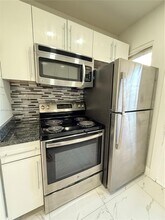 617 SW 11th St, Unit 14 in Miami, FL - Building Photo - Building Photo