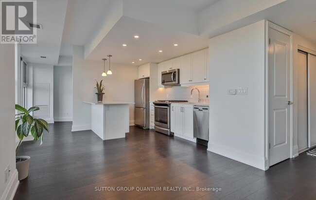 1400 Kingston Rd in Toronto, ON - Building Photo - Building Photo