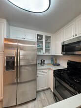 5500 Owensmouth Ave in Los Angeles, CA - Building Photo - Building Photo