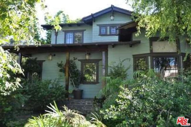 property at 1513 Walgrove Ave
