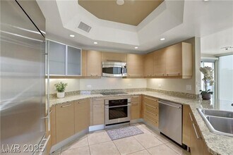 322 E Karen Ave, Unit 3608 in Las Vegas, NV - Building Photo - Building Photo