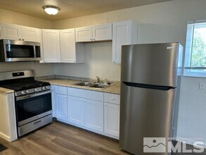42 Caliente St in Reno, NV - Building Photo - Building Photo