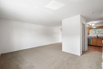 325 Clavale Dr in North Versailles, PA - Building Photo - Building Photo