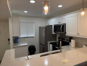 401 Airport Ave E, Unit #303 in Venice, FL - Foto de edificio - Building Photo