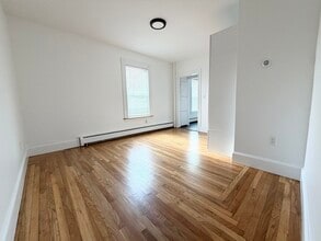 4 Pearson St in Saugus, MA - Building Photo - Building Photo