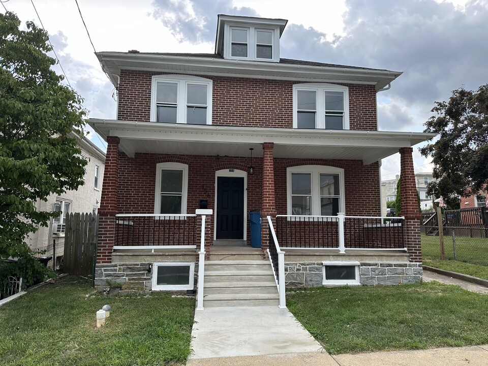 356 Coates St in Bridgeport, PA - Building Photo