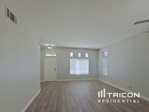 8208 Bluff Creek Ave in Las Vegas, NV - Building Photo - Building Photo