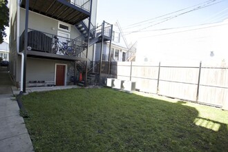 3023 N Oakley Ave, Unit J01P in Chicago, IL - Building Photo - Building Photo