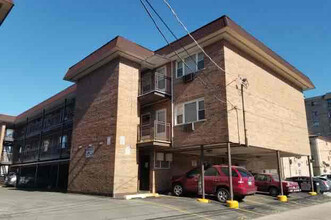 2330 N Harlem Ave in Chicago, IL - Building Photo - Building Photo