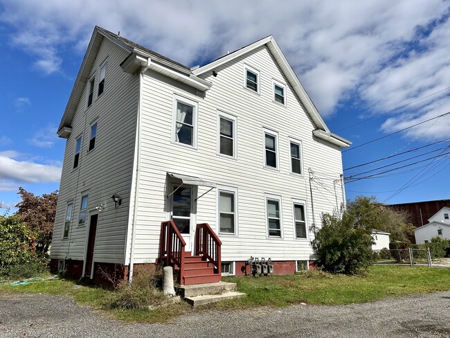 109 Arlington Ave, Unit 2 FL in Warren, RI - Foto de edificio - Building Photo