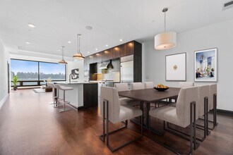 9 Somerset Ln in Edgewater, NJ - Building Photo - Building Photo