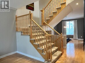 129 Tapestry Dr in Ottawa, ON - Building Photo - Building Photo