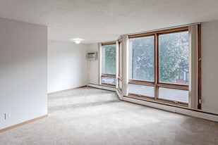 Park Embassy in St. Louis Park, MN - Building Photo