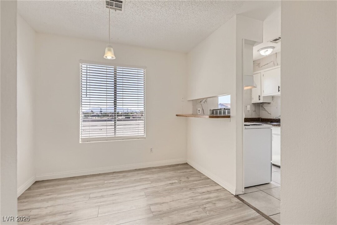 716 Pensacola Ln in Las Vegas, NV - Building Photo