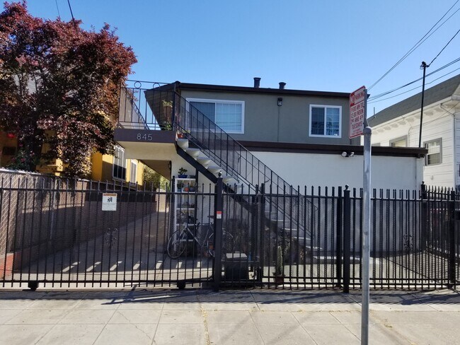 845 Apgar St, Unit A in Oakland, CA - Foto de edificio - Building Photo