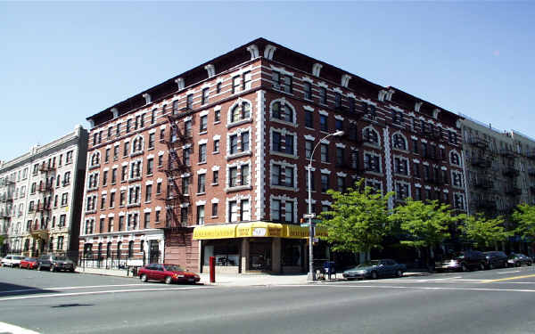 2224 Amsterdam Ave in New York, NY - Building Photo