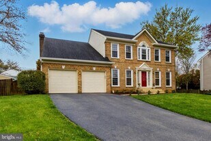 2405 Belle Haven Meadows Ct in Alexandria, VA - Building Photo