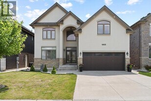 1413 Helsinki Ct in Windsor, ON - Building Photo