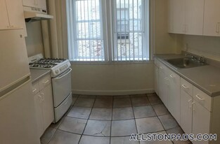 9 Barrows St in Boston, MA - Building Photo