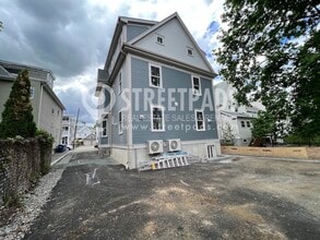 51 Fairbanks St, Unit 3 in Boston, MA - Foto de edificio - Building Photo