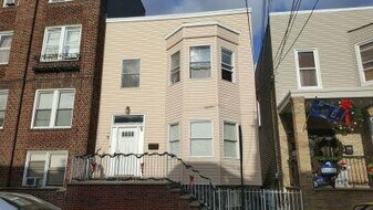 926 19th St in Union City, NJ - Building Photo